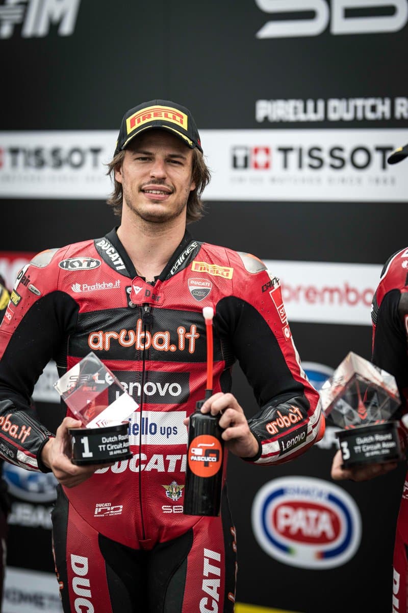 Nicolò Bulega vincitore sul podio del Pirelli Dutch Round ad Assen 2026
