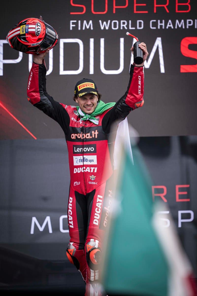 Nicolò Bulega sul podio di Phillip Island 2026