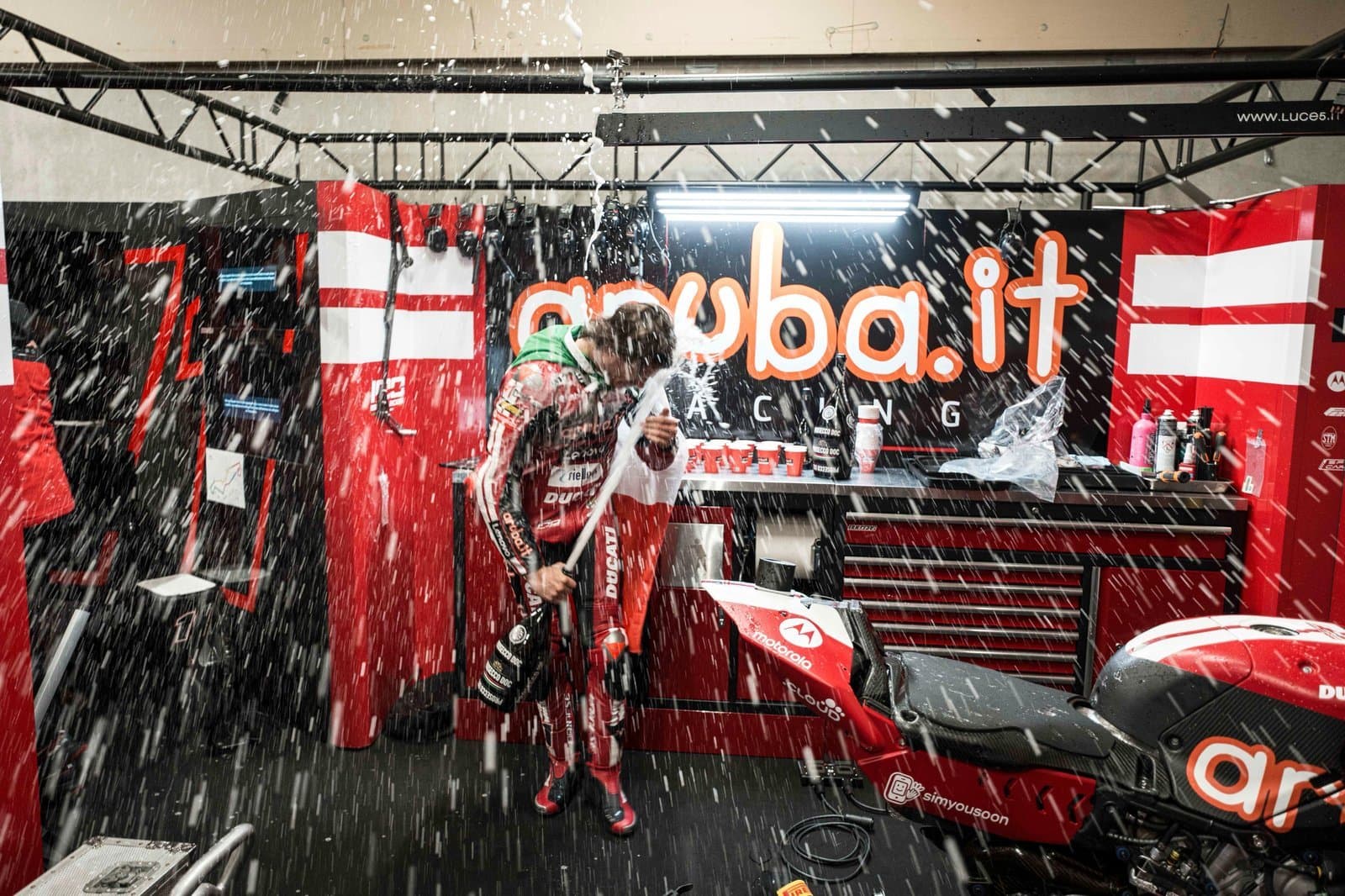 Moto Aruba.it Racing Ducati sulla griglia di partenza di Portimão